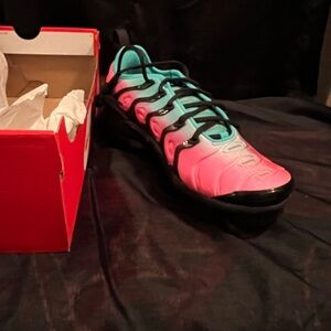 Nike Womens Air Vapormax Plus new in box size 8.5